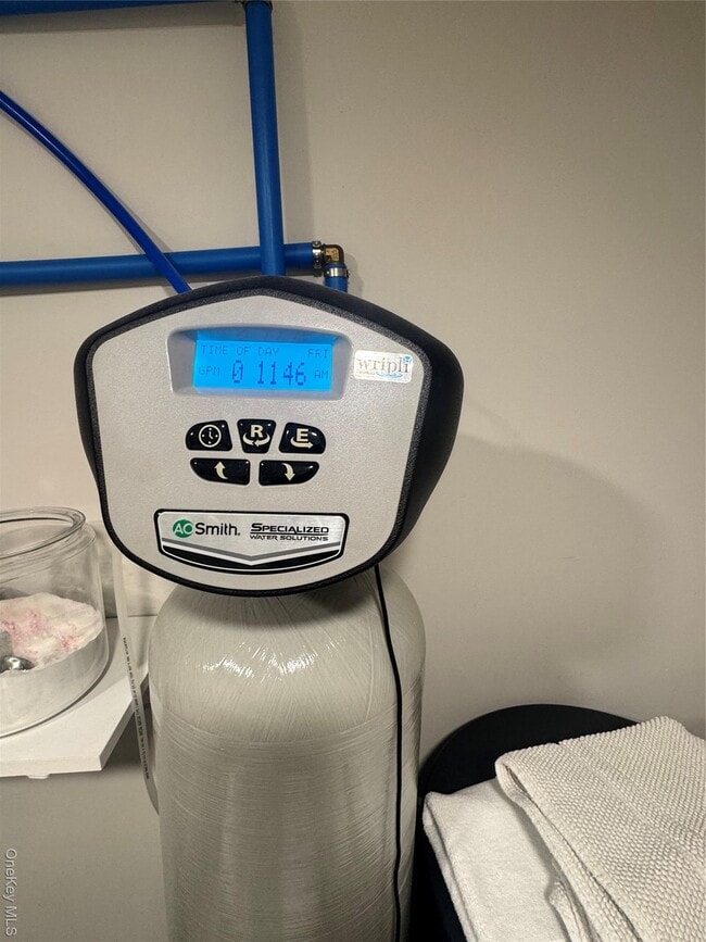 Building Photo - 570 Monroe Blvd