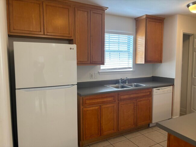 Building Photo - 3326 Golden Rain Dr