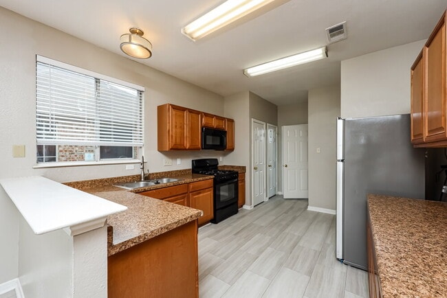 Building Photo - 2029 Austin Dr