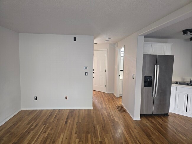 Building Photo - 222 W Hereford St