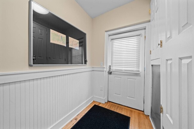 Building Photo - 266 Main St