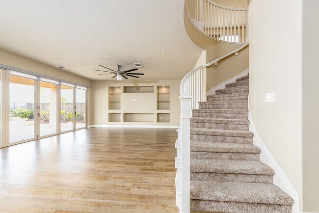 Building Photo - 5bd/3ba, 3969 sq ft Home in Gated Community in Vista!