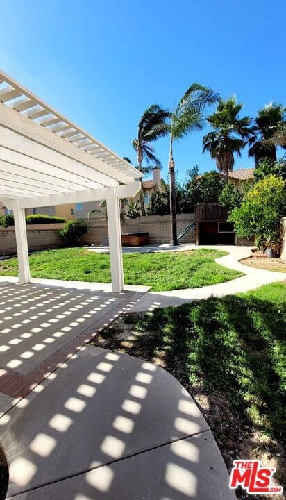 Building Photo - 15180 Carnation St