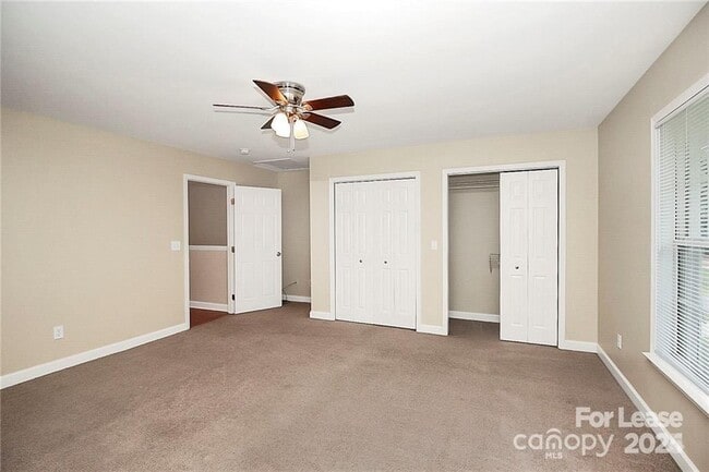 Building Photo - 1005 Rainbow Dr