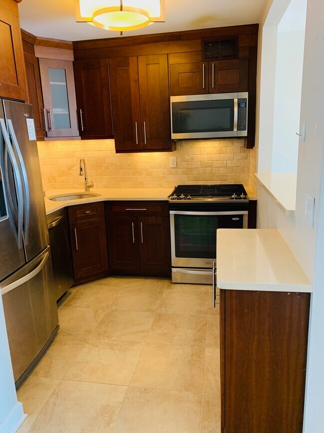 Building Photo - 2000 Linwood Ave