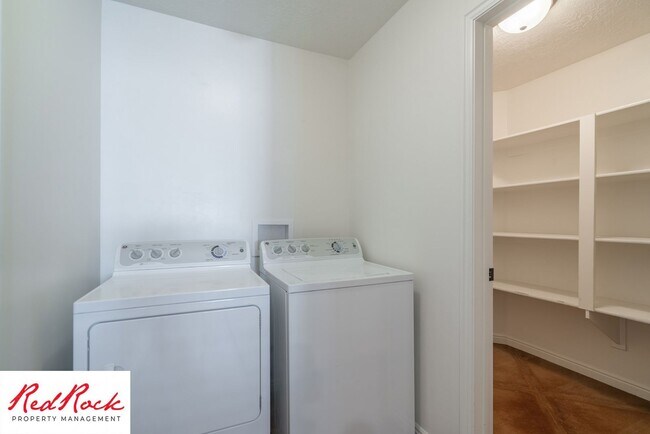 Building Photo - 2801 E 450 N