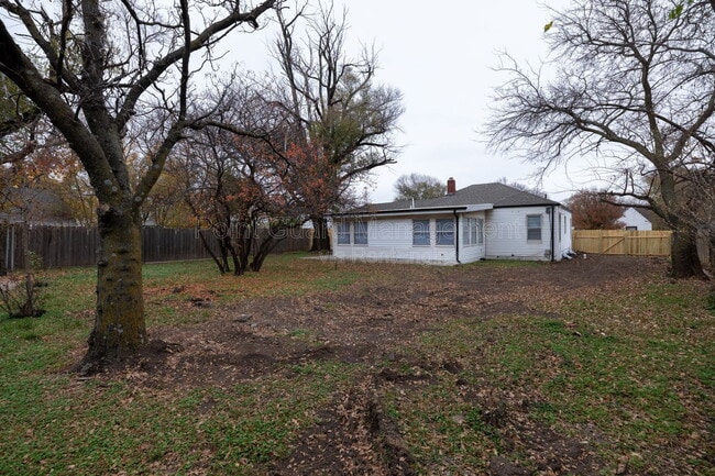 Building Photo - 619 N Glendale St