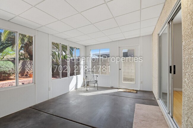 Building Photo - SE!! 4 Bedrooms!! Single Story!!! 3 Car Garage!!! Gated!! Water Conditioner!! All Appliances!!! F...