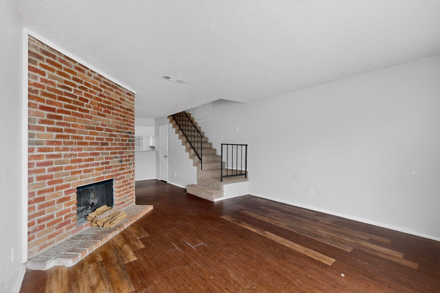 Building Photo - 9467 Olde Towne Row
