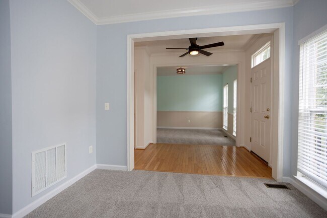 Building Photo - Spacious & Bright Home in Parks of Piedmon...