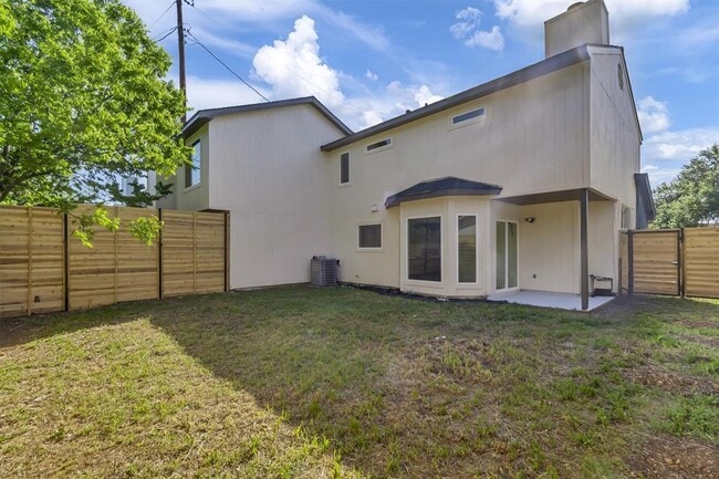 Building Photo - 2644 Gwendolyn Ln