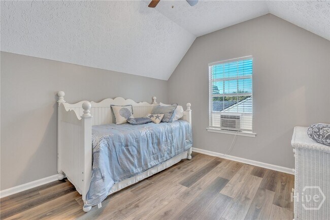 Building Photo - 11 Ropemaker Ct