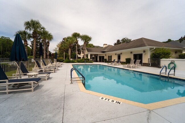 Building Photo - Belle Haven 2-Bedroom Condo with Pond View...