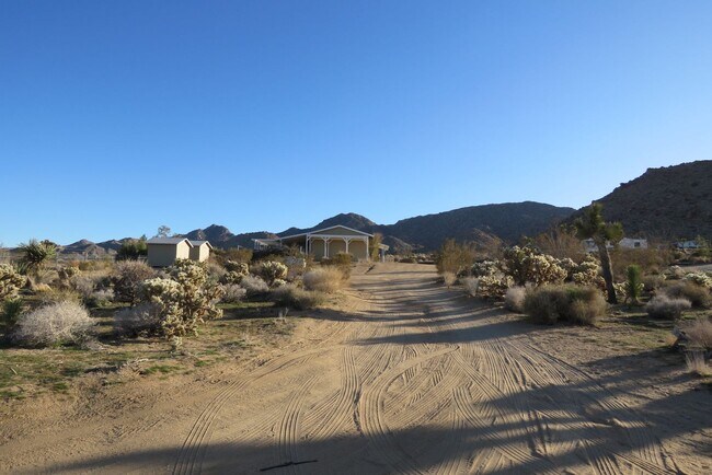 Building Photo - Quiet with Great Views! Available 11/1/25!