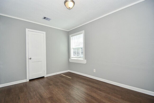 Building Photo - 7334 Mountbatten Rd