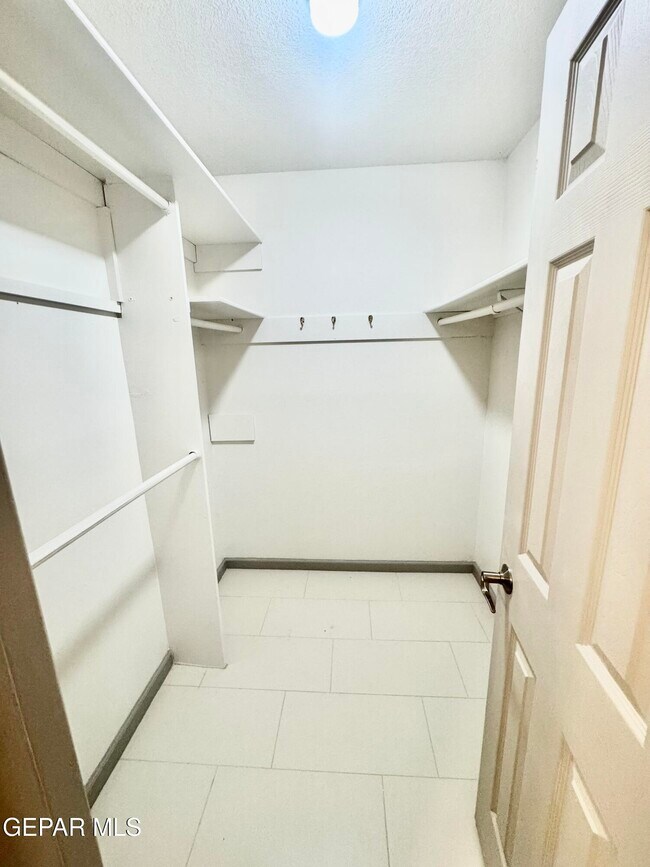 Building Photo - 508 Trails End Ct