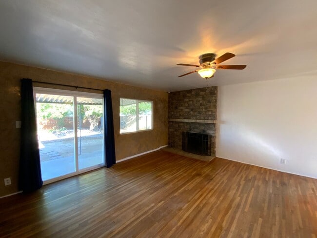 Building Photo - 3 Bedroom Single Story Home Available Near...