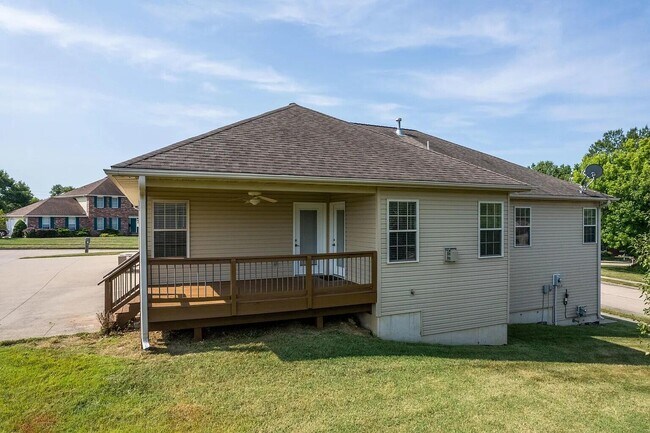 Building Photo - 1821 Tremont Ct