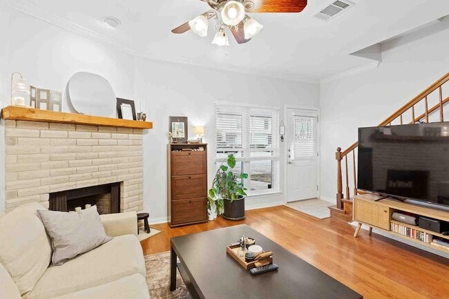 Building Photo - 1307 Kinney Ave