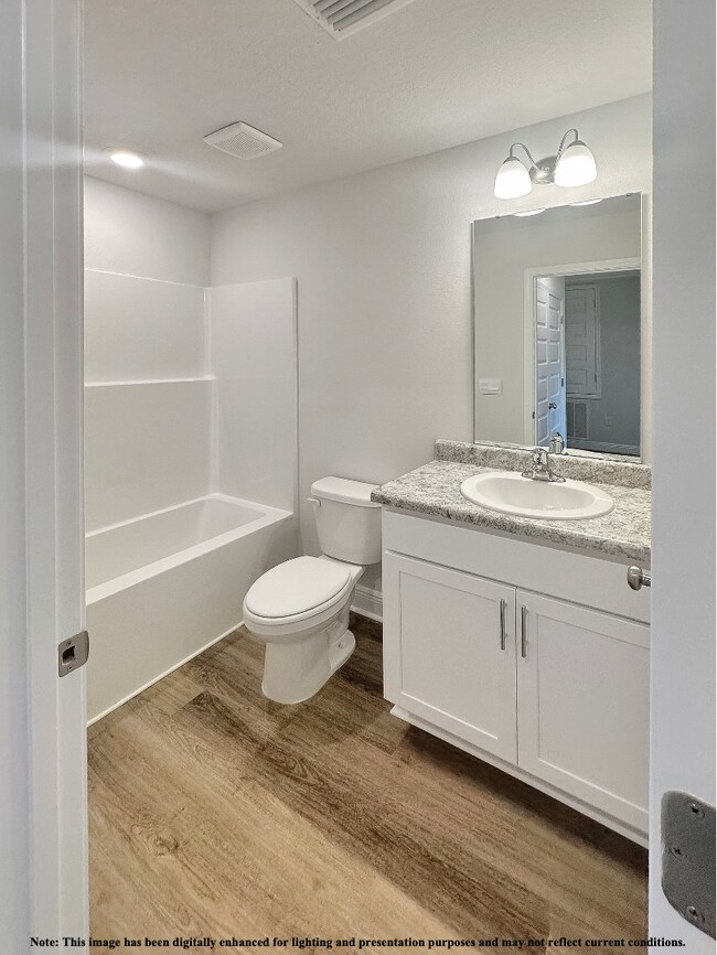 Building Photo - "Charming 3-Bed Townhouse Retreat with 2.5 Baths in Pensacola – Spacious 1537 Sq Ft!"
