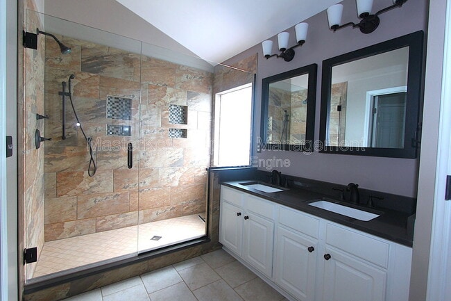 Building Photo - 2021 Betry Pl