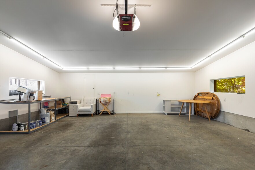 Building Photo - 1228 23rd Ave E