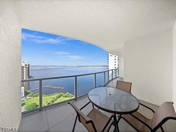 Building Photo - 3000 Oasis Grand Blvd