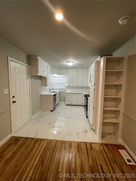 Building Photo - 5308 S Madison Ave