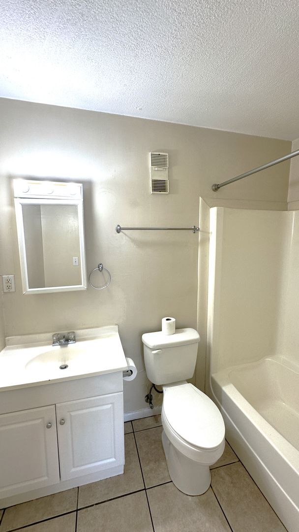 Building Photo - WALK TO CAMPUS 1/1 Condo w/ Stainless Steel Appliances, Walk In Closet, Comm Pool! $1050/month! A...