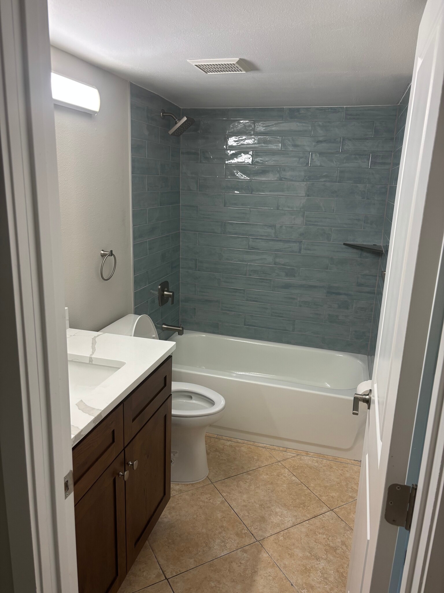 Building Photo - 4956 Harbor Villa Ln