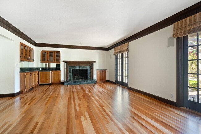 Building Photo - 190 Portola Rd