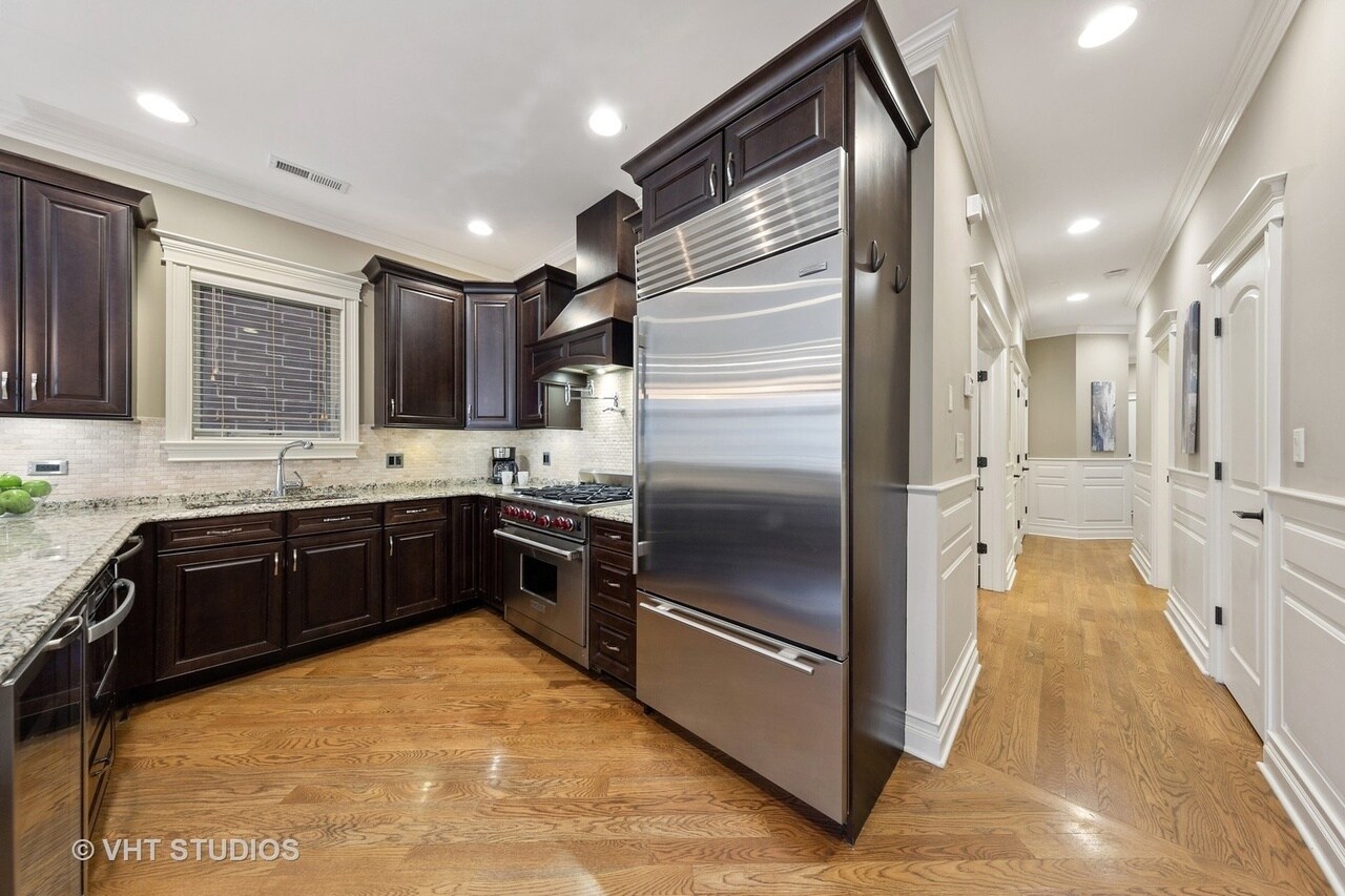 Kitchen - 3247 N Clifton Ave