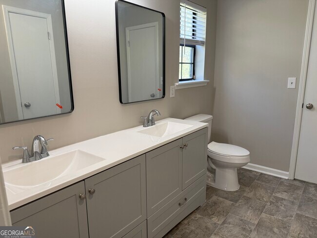 Building Photo - 731 Moon Bridge Rd