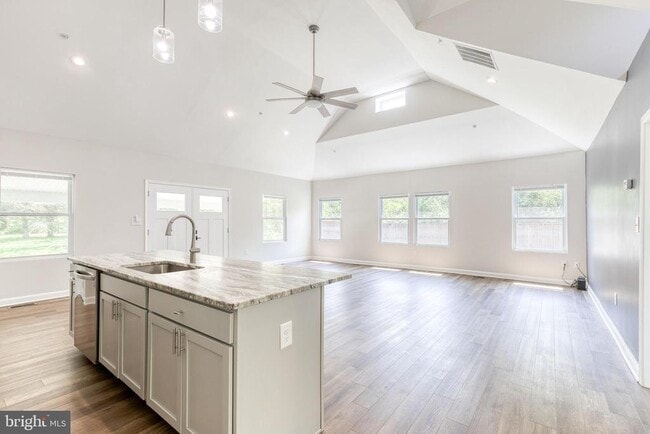 Building Photo - 1248 Generals Hwy