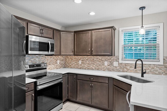 Building Photo - Pet Friendly Four Bedroom!