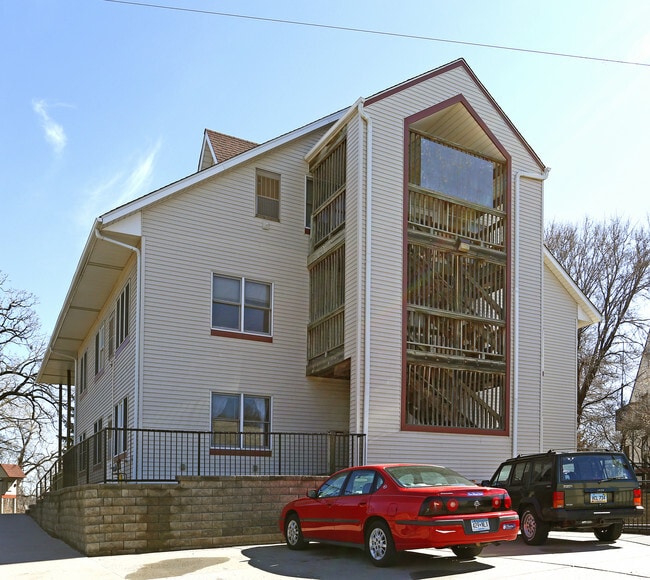 Building Photo - The Cromwell