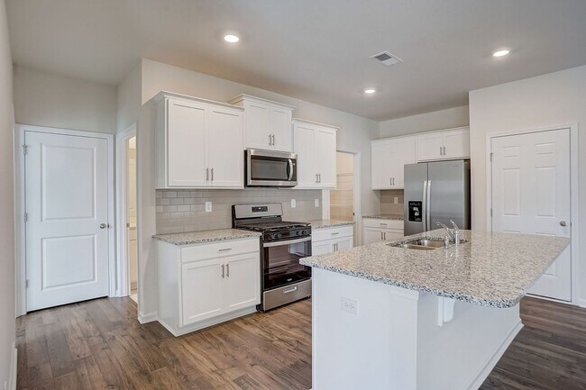 Building Photo - Modern 5-Bedroom Home Near Troutman – Show...