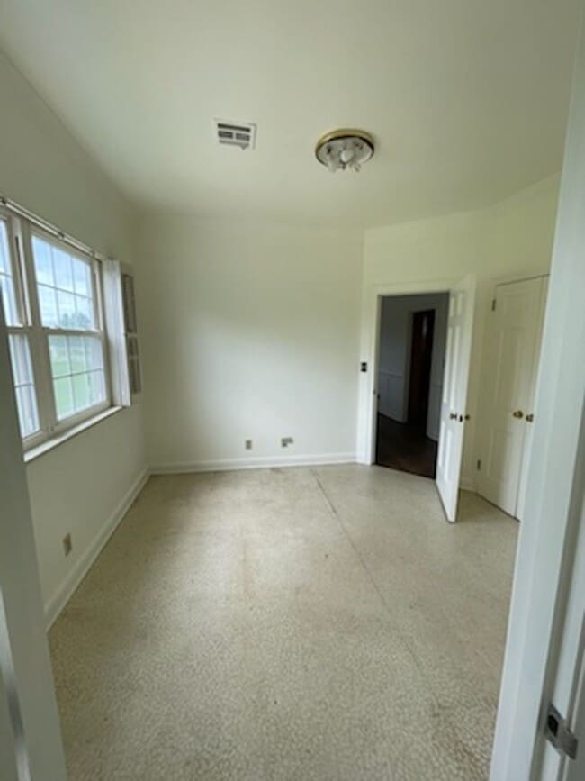 Building Photo - Vintage Style Home on Large Estate A Must See