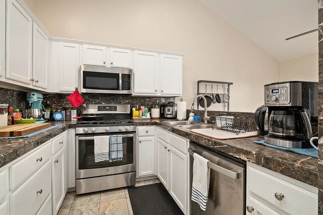 Building Photo - "Charming 1-Bed Oasis with Full Bath in Prime San Diego Location – 3635 Third Avenue"