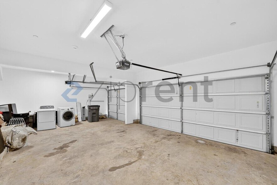 Building Photo - Unit