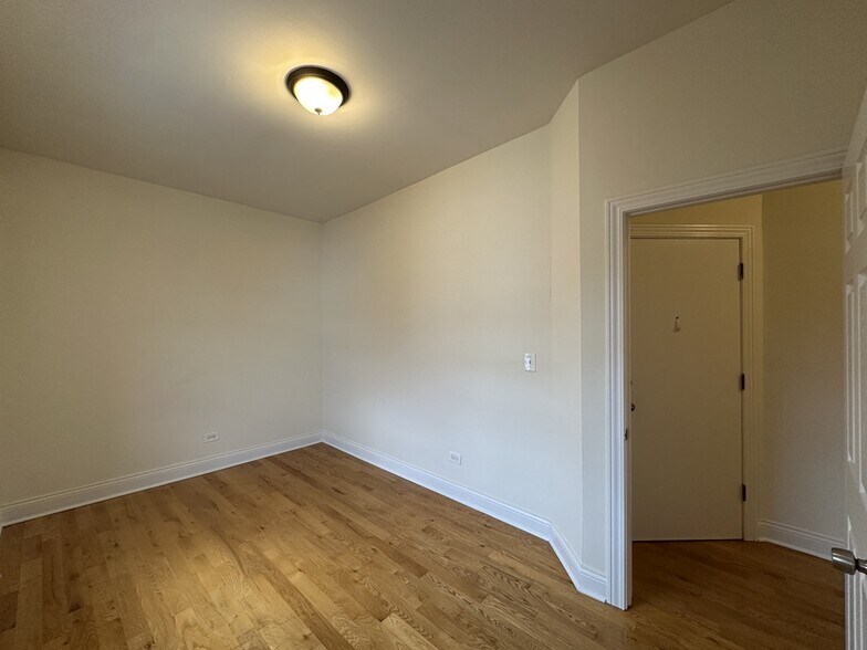 Building Photo - 830 W Newport Ave