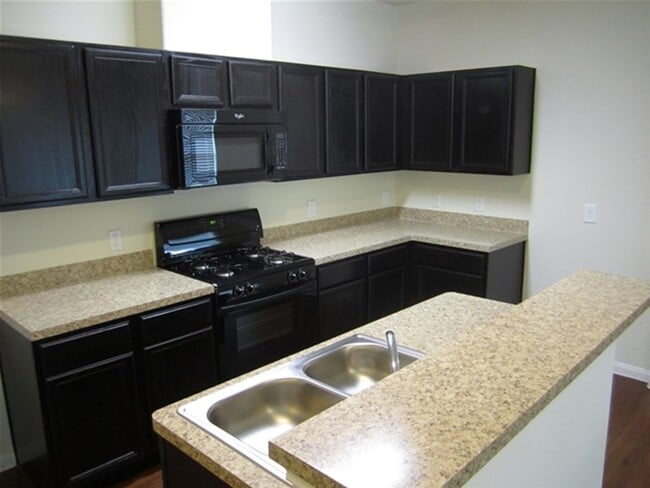 Building Photo - 2402 Hiacintas Way