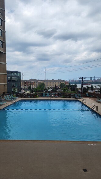 outdoor swimming pool - 7002 Boulevard E