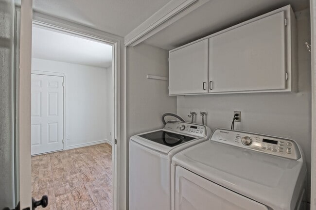 Building Photo - Bright & Spacious, 4BR3BA Home in the Private, Gated Community w/ 2 Pools, Clubhouse, Playground ...