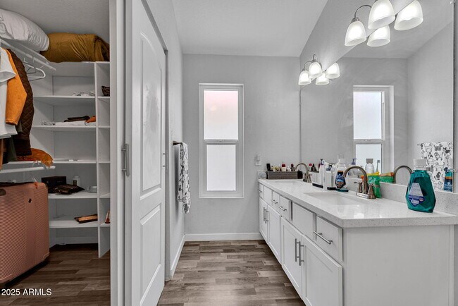 Building Photo - 1510 E Commerce Ave