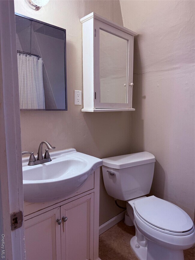 Building Photo - 64 Anstice St