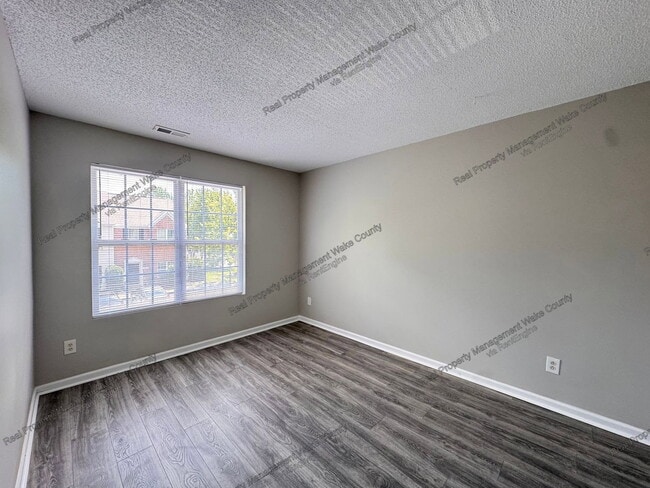Building Photo - 424 Alero Rd