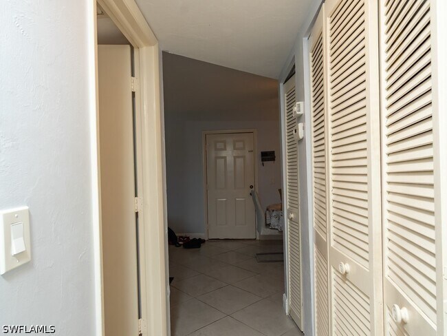 Building Photo - 1480 Green Valley Cir