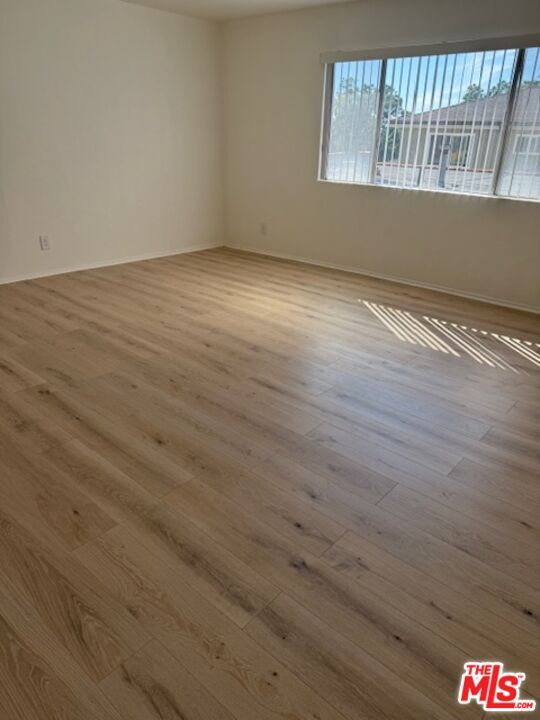 Building Photo - 559 E Hyde Park Pl