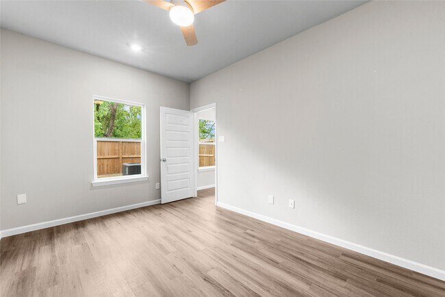 Building Photo - 8161 Tate St